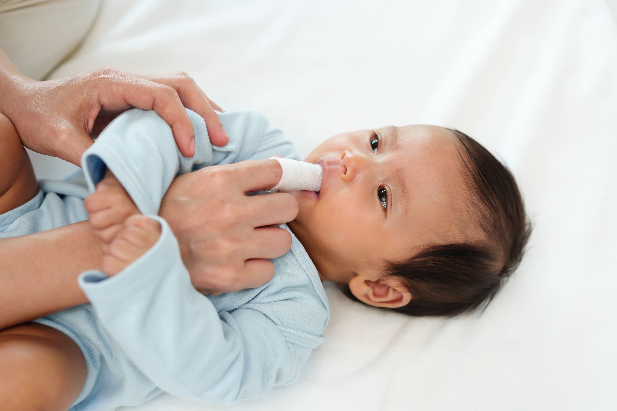 How to Clean the Tongue of a Newborn