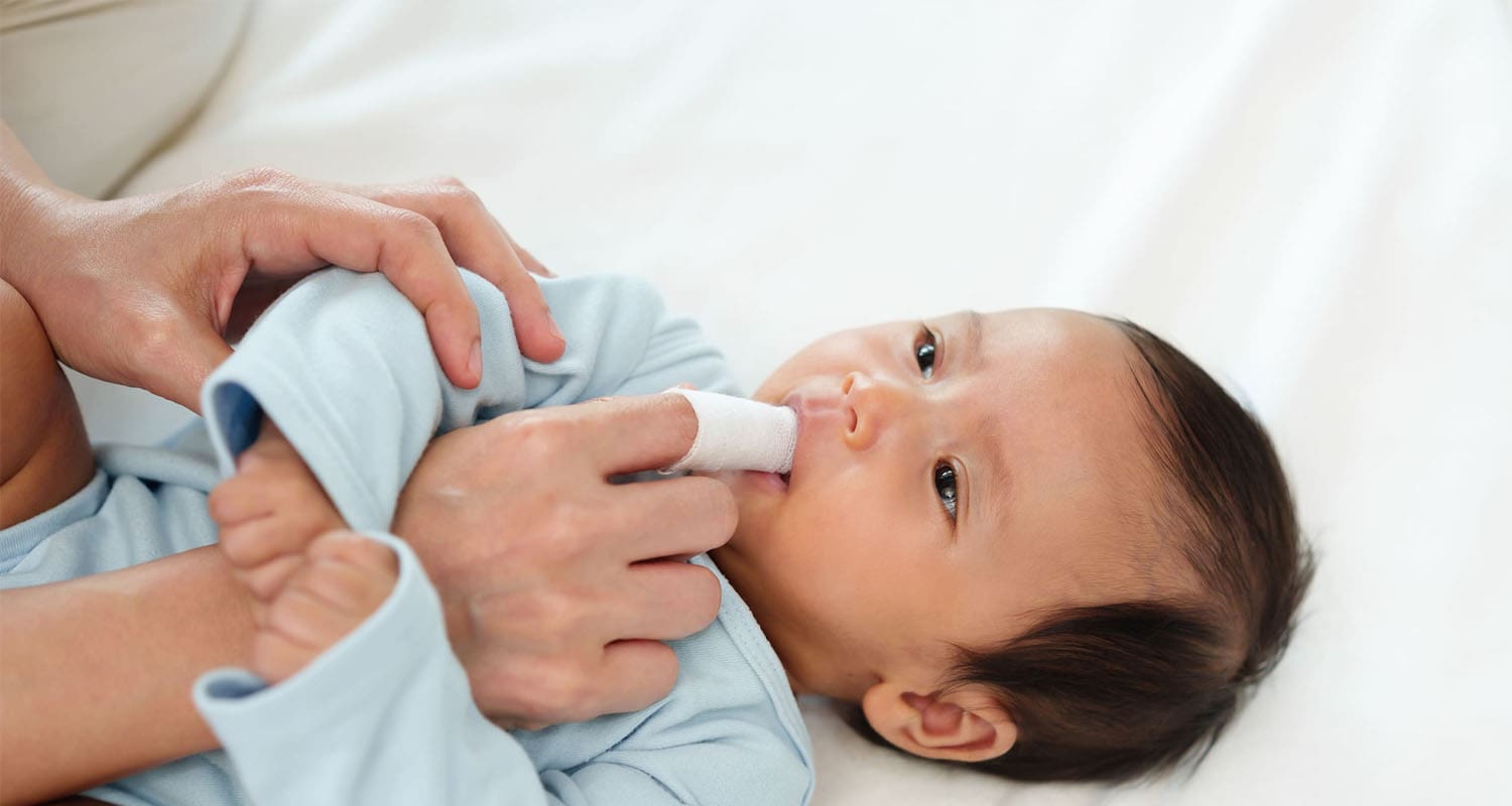How to Clean the Tongue of a Newborn